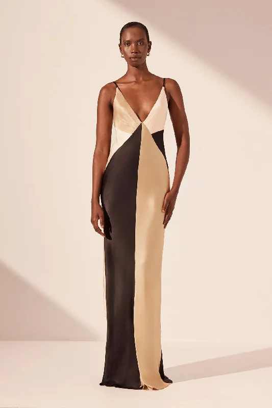 Long - Sleeve Women Dress in Velvet for a Luxurious Winter LookSOFIA CONTRAST DOUBLE STRAP MAXI DRESS - BLACK/MULTI Long - Sleeve Women Dress in Velvet for a Luxurious Winter LookSOFIA CONTRAST DOUBLE STRAP MAXI DRESS - BLACK/MULTI