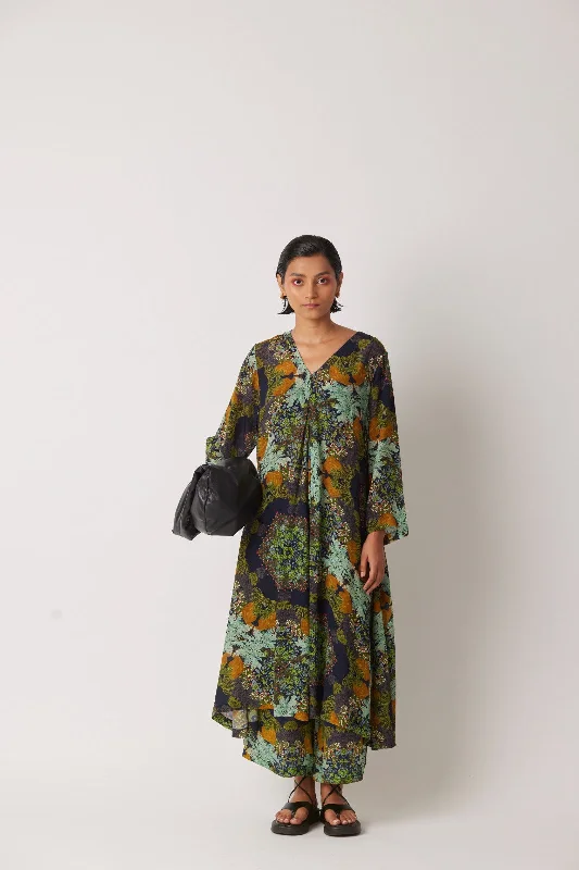 Empire Waist Women Dress to Accentuate the Bust and Conceal the Waist Empire Waist Women Dress to Accentuate the Bust and Conceal the Waist Accord Dress