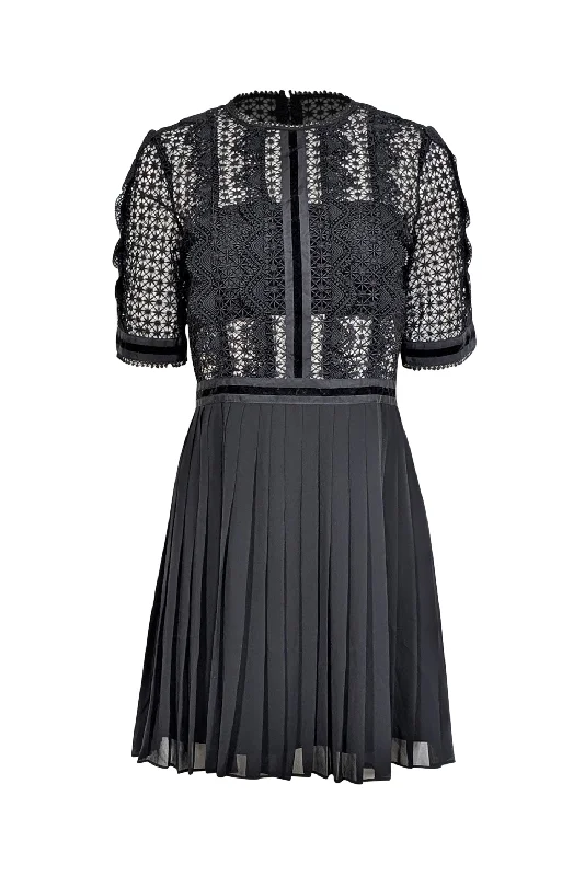 Backless Women Dress for a Sexy and Alluring Look at Evening Events Backless Women Dress for a Sexy and Alluring Look at Evening Events Reiss - Black Lace Plated Bottom Dress Sz 6