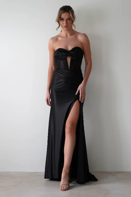 Maxi dresses with tassel accents for a fun and lively touchKarra Boducon Strapless Gown | Black Maxi dresses with tassel accents for a fun and lively touchKarra Boducon Strapless Gown | Black