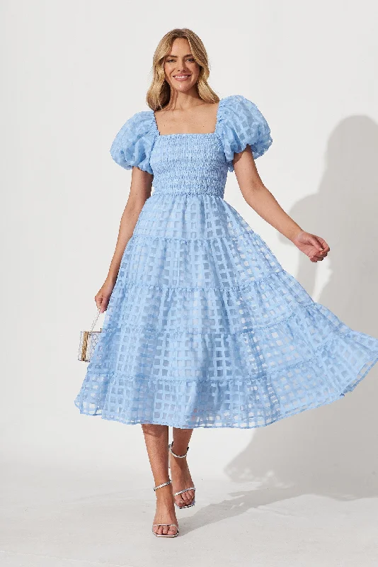 Midi dresses with printed lining for a hidden and stylish detailKaitlyn Midi Dress In Sky Blue Organza Midi dresses with printed lining for a hidden and stylish detailKaitlyn Midi Dress In Sky Blue Organza